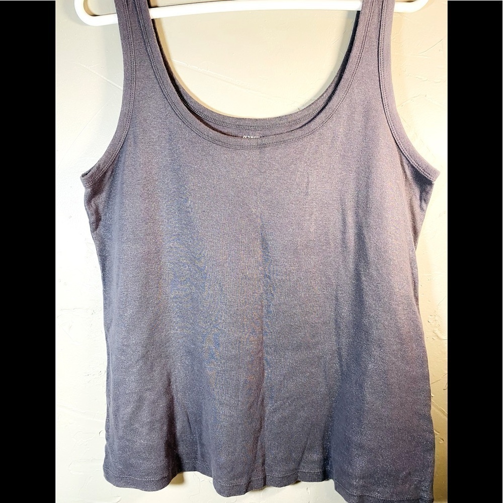 Old Navy woman’s grey with silver shimmer tank top in size XL. H-25